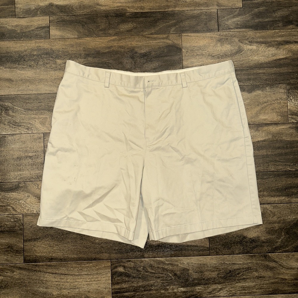 LL Bean Natural Fit Flat-Front Khaki Shorts Mens Size 42 Inseam 8" Beige Outdoor